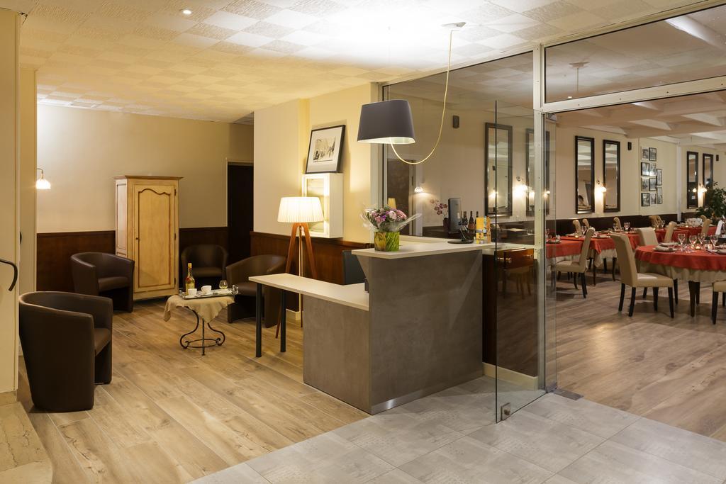 Logis Hotel Restaurant Les Cedres Жоаюз Екстериор снимка