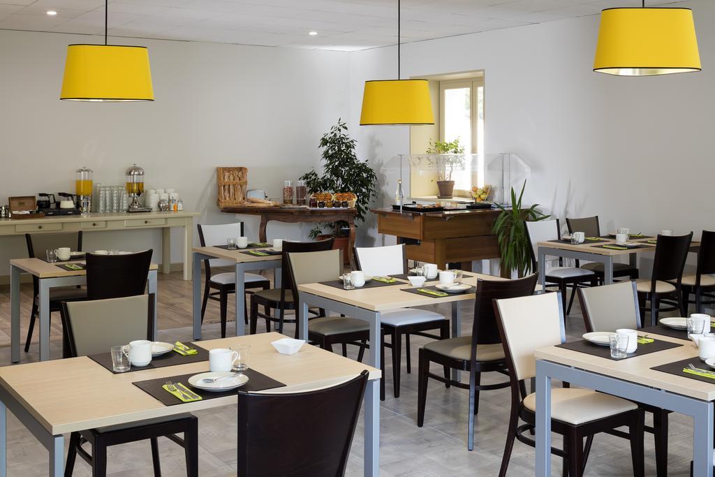 Logis Hotel Restaurant Les Cedres Жоаюз Екстериор снимка