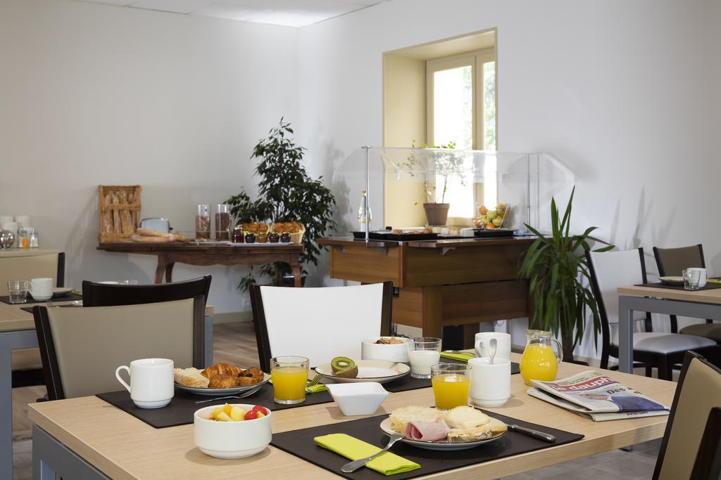Logis Hotel Restaurant Les Cedres Жоаюз Екстериор снимка