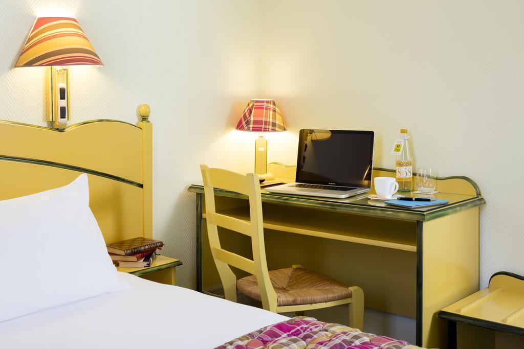 Logis Hotel Restaurant Les Cedres Жоаюз Екстериор снимка
