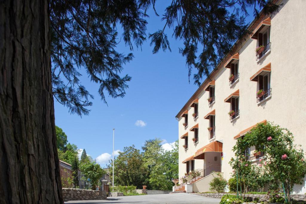 Logis Hotel Restaurant Les Cedres Жоаюз Екстериор снимка