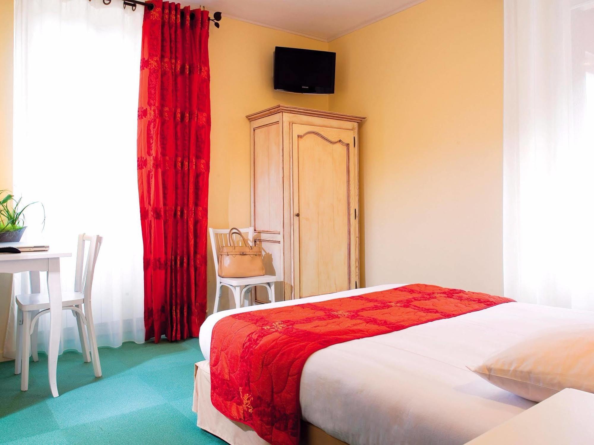 Logis Hotel Restaurant Les Cedres Жоаюз Екстериор снимка