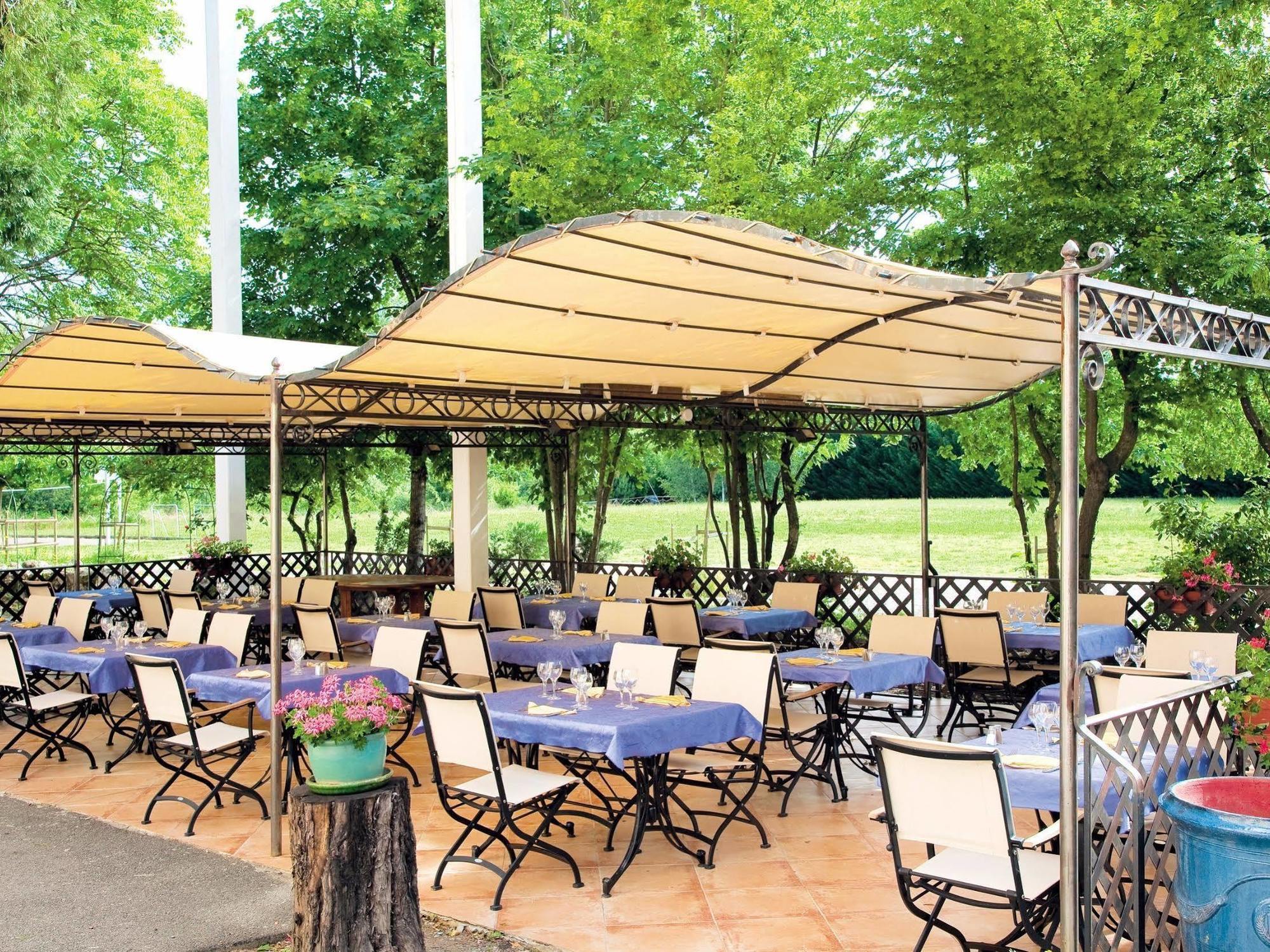 Logis Hotel Restaurant Les Cedres Жоаюз Екстериор снимка