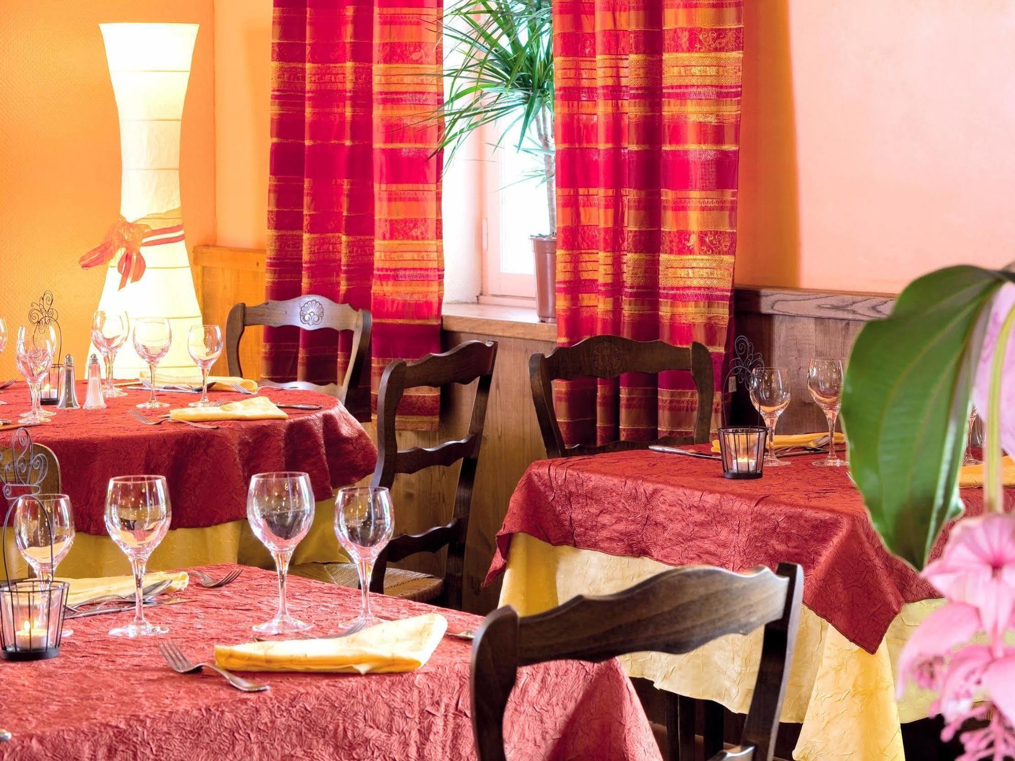 Logis Hotel Restaurant Les Cedres Жоаюз Екстериор снимка